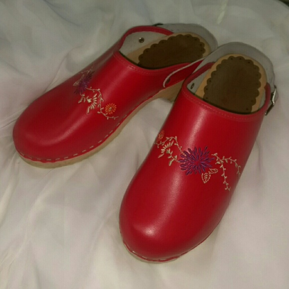 hanna andersson clogs